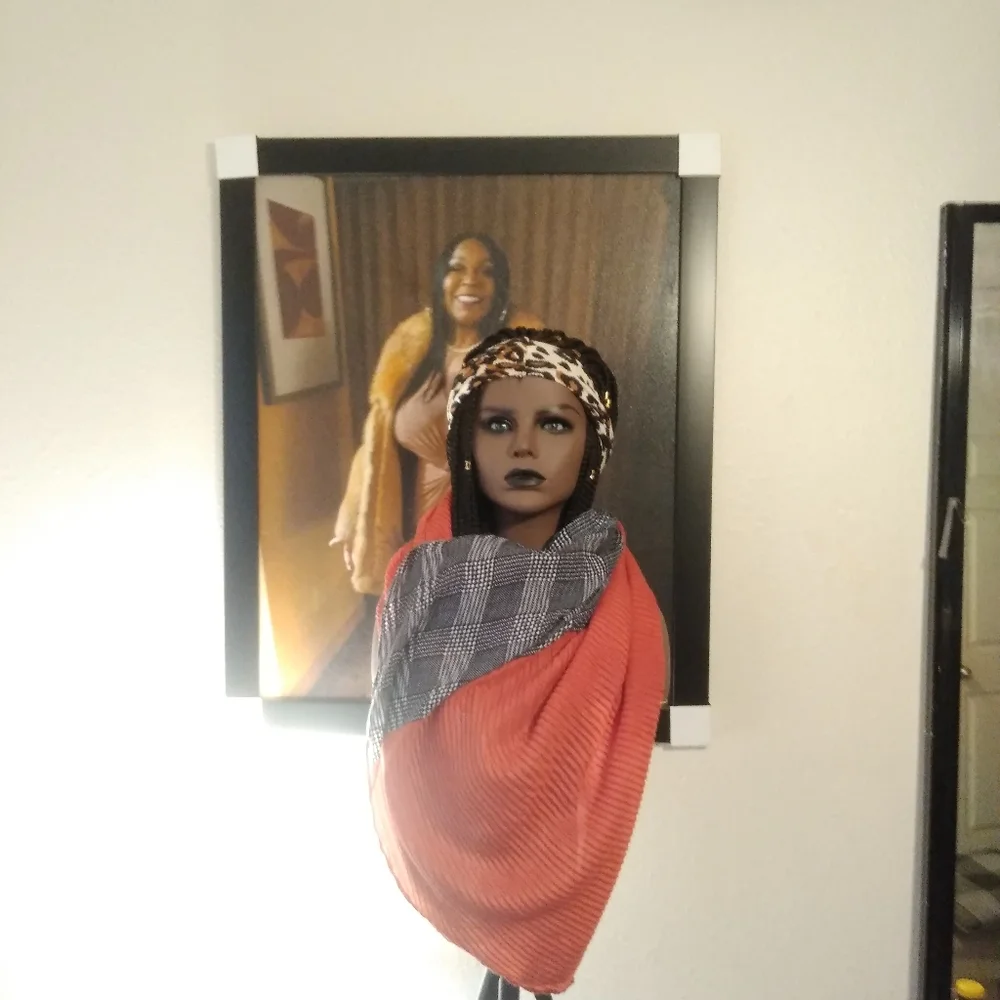 Please and welcome
My model wig head Fatima is for sale😌 $55 
22inch - Picture 2 of 14